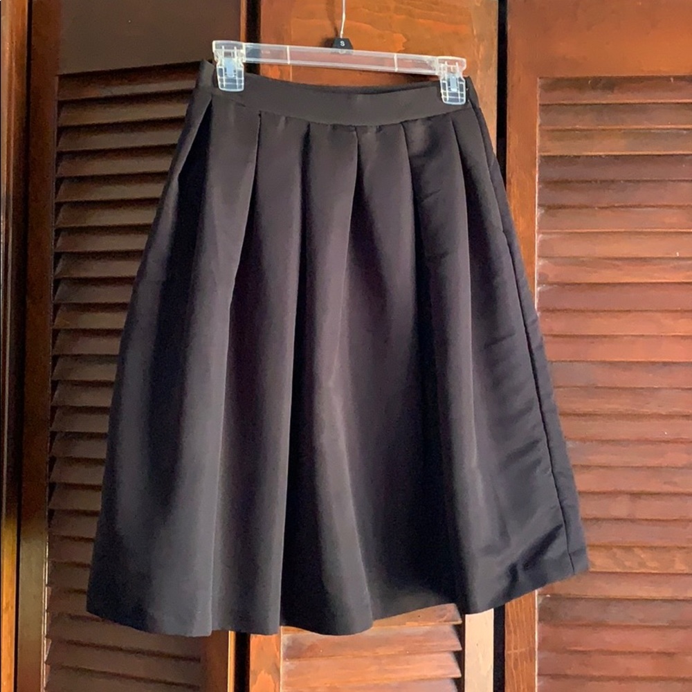 Black brand new midi skirt from Forever 21